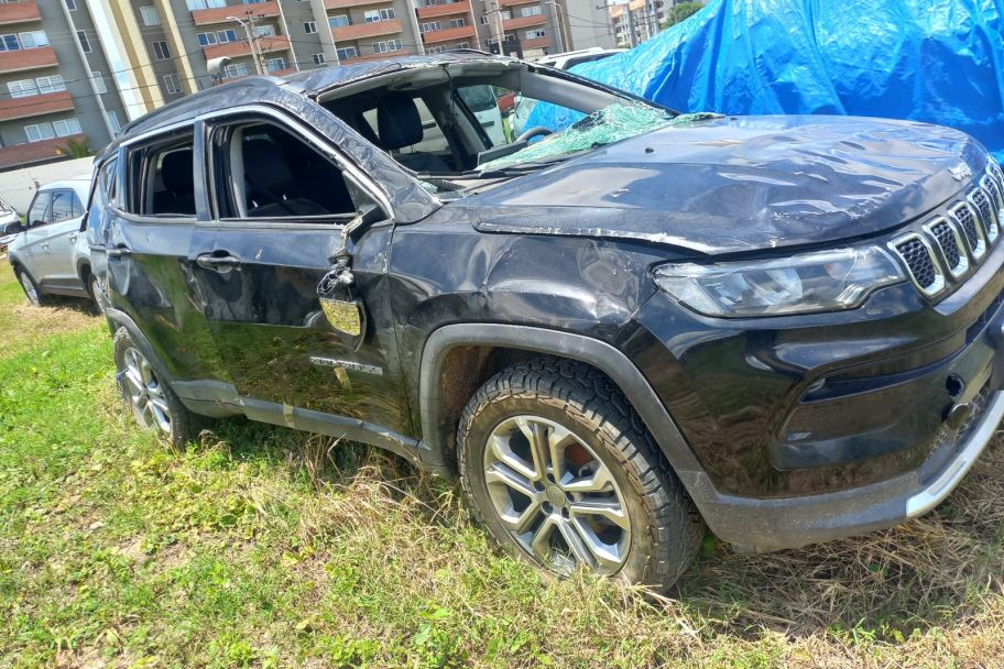 VAGONETA JEEP COMPASS LONGITUDE MODELO 2023 PLACA 6228FDF