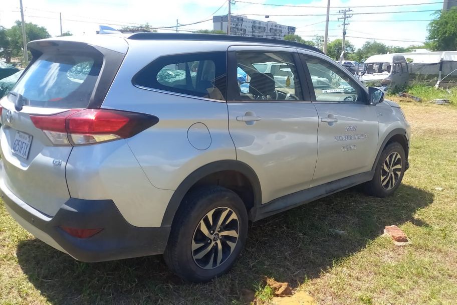 VAGONETA TOYOTA RUSH MODELO 2023 PLACA 6251FIX